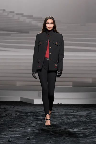 Look 13
